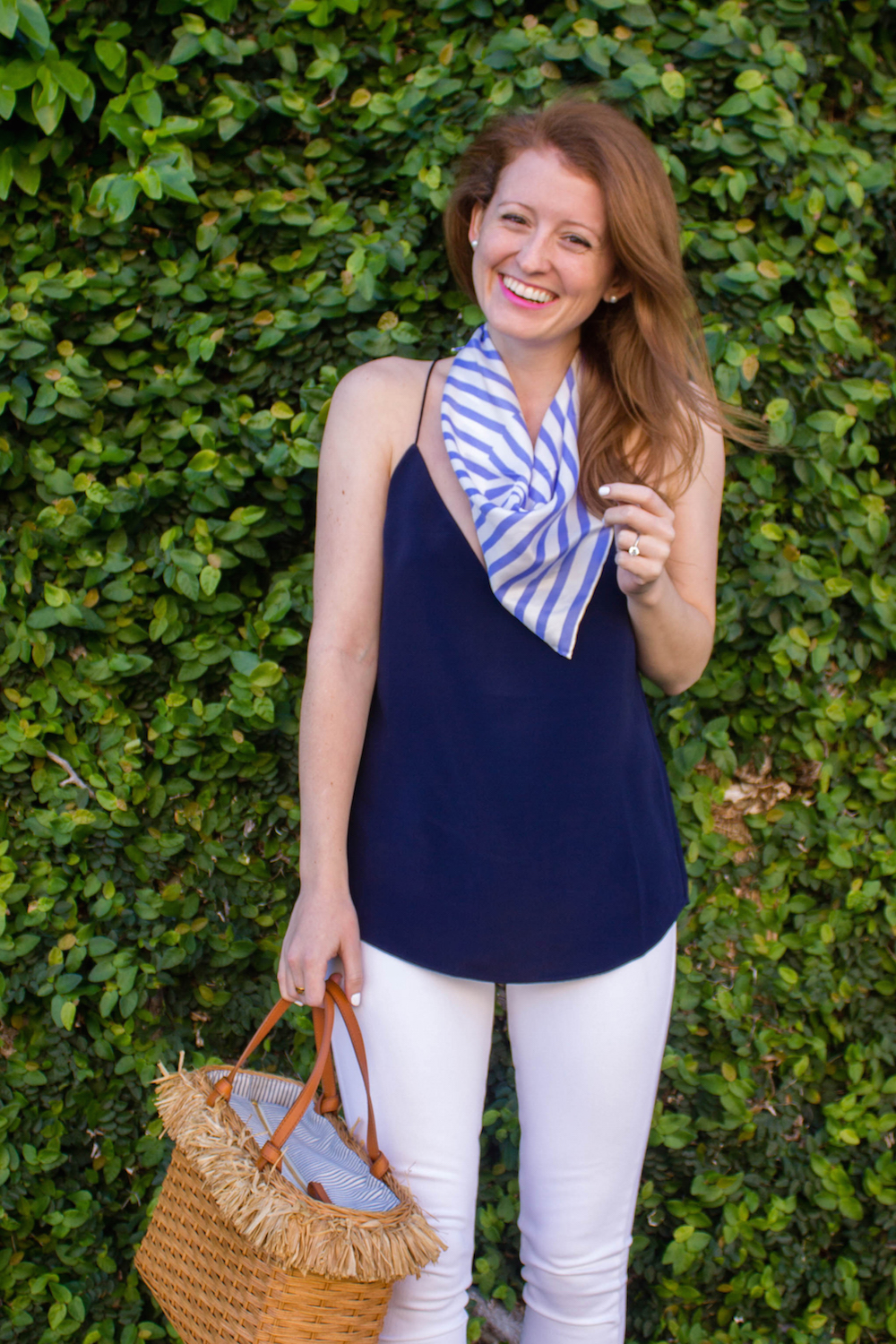 5 WAYS TO TIE A SMALL SILK SCARF