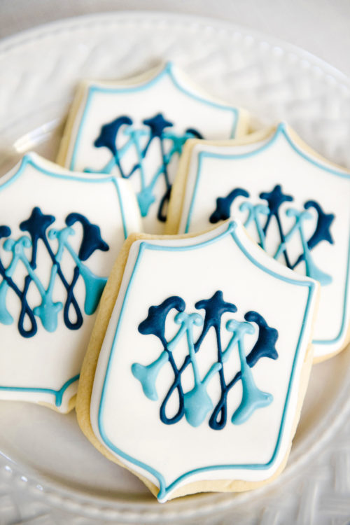 design darling monogrammed wedding cookies