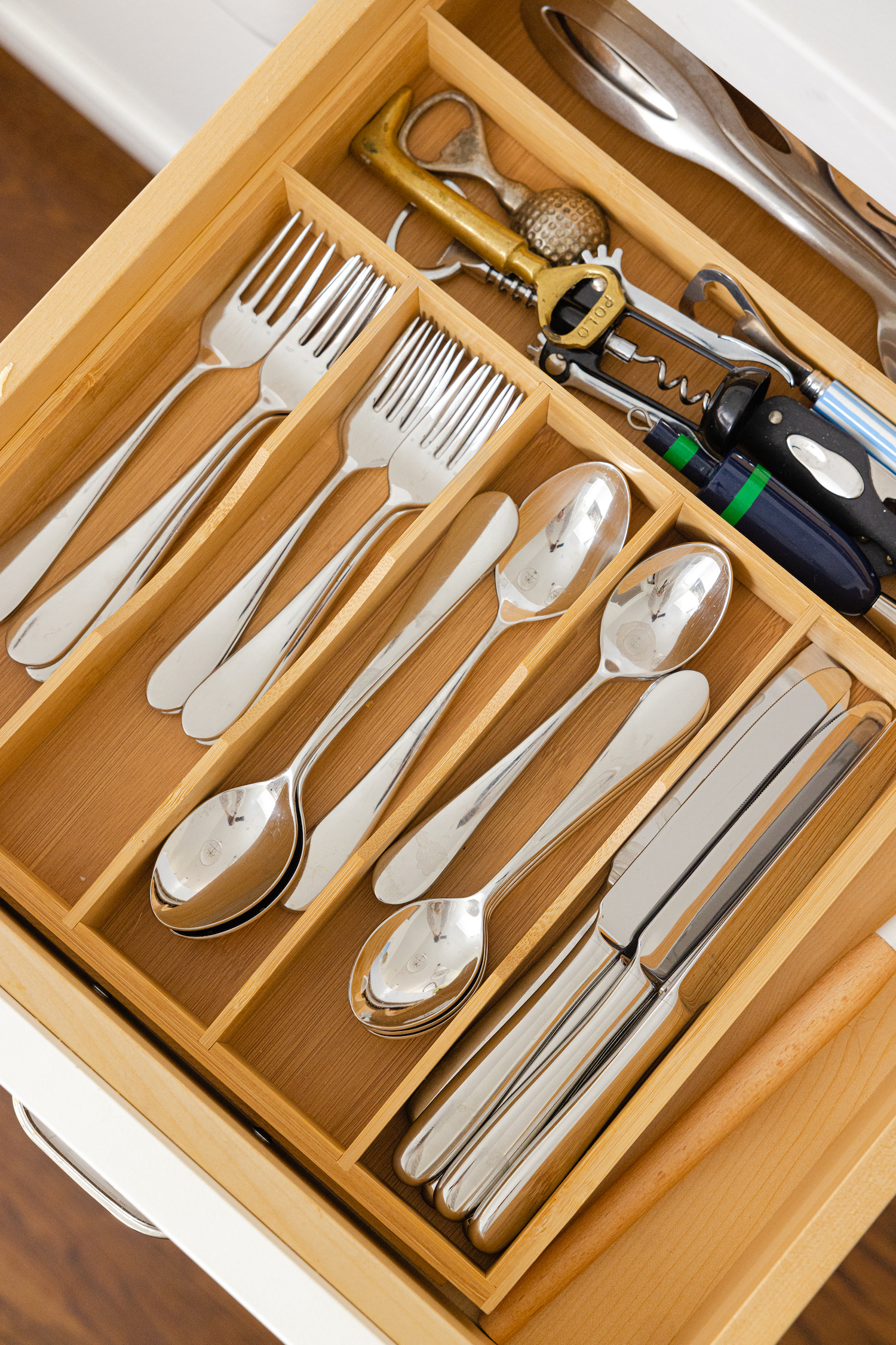 how to organize kitchen drawers with utensils