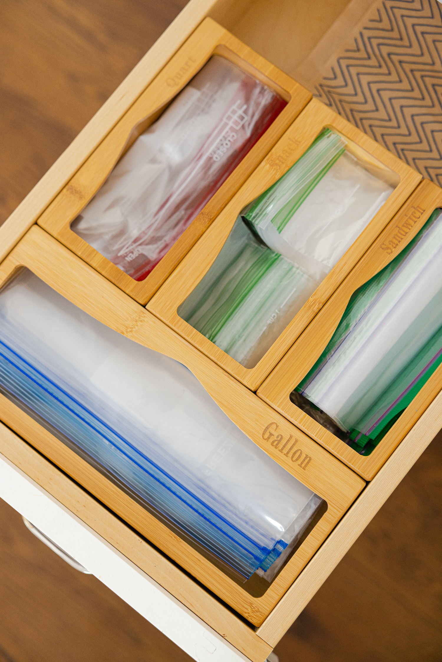 how to organize kitchen drawers with ziploc bags