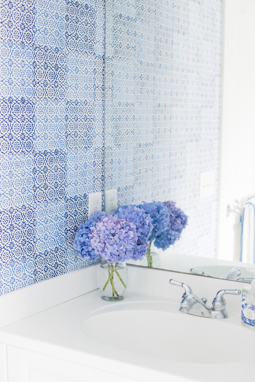 MY FAVORITE BLUE AND WHITE WALLPAPERS Design Darling