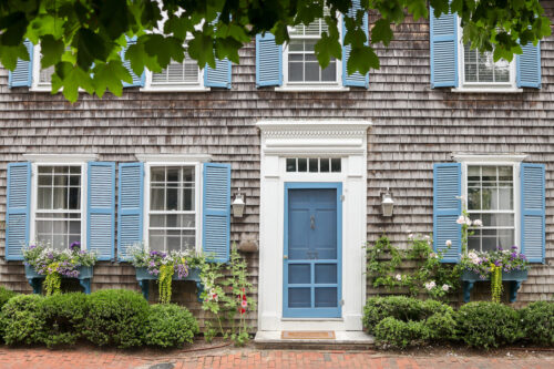 nantucket house gray shingles blue shutters